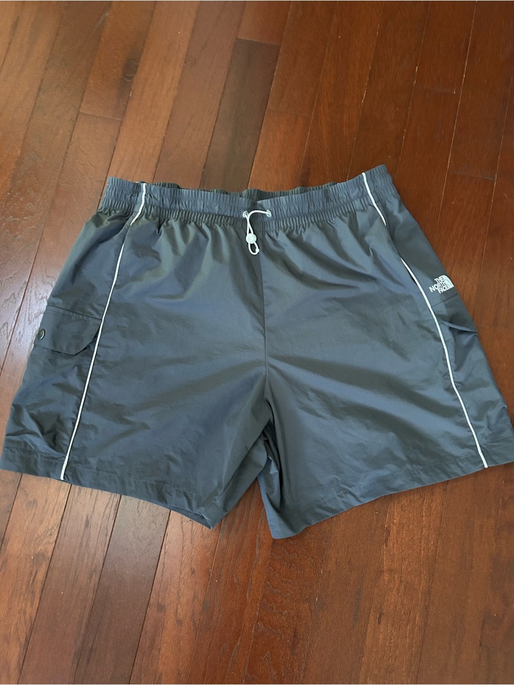 Vintage The North Face Class V Cargo
Water Shorts grey with white piping XL
